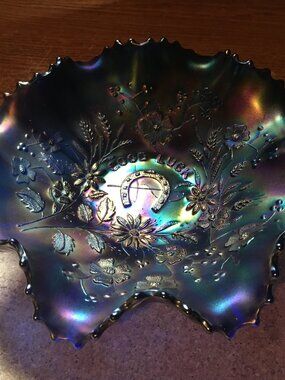 NORTHWOOD CARNIVAL GLASS GOOD LUCK HORSESHOE AMETHYST RUFFLED BOWL